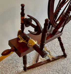 lot 320 image: Antique Spinning Wheel