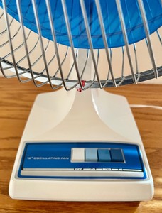 lot 311 image: Galaxy 12 Inch Oscillating Fan