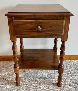 lot 306 image: Petite Accent Table