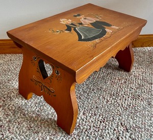 lot 187 image: 2 Petite Painted Benches