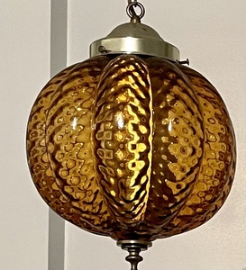 lot 163 image: Vintage Amber Bubble Globe Chain Lamp