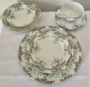 lot 95 image: Seville Imperial China designed by W. Walton