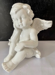 lot 97 image: 3 Adorable Angel Figurines