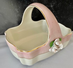 lot 100 image: Glassware Decor Items and More