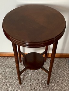 lot 111 image: Petite Accent Table
