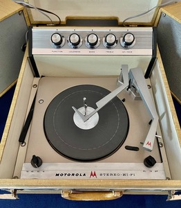 lot 115 image: Motorola Hi-Fidelity Steroephonic System