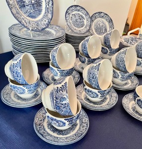 lot 124 image: Lovely Lot of Liberty Blue China - Historic Colonial Series