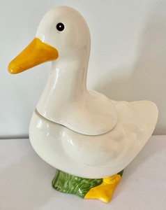 lot 128 image: Duck....Duck....White Ducks