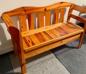 lot 147 image: Wooden Storage Bench