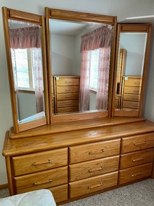 lot 153 image: Delightful Dresser with Mirror