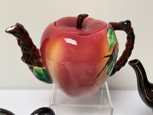lot 264 image: Four Vintage Teapots