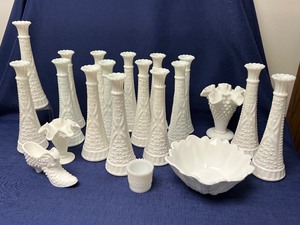 lot 255 image: 16 Vintage Milk Glass Vases and More