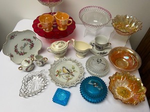 lot 259 image: Variety of Vintage Glassware