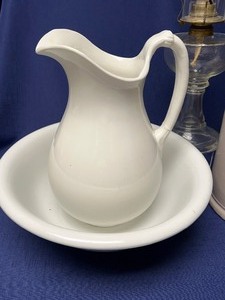 lot 256 image: Two Vintage Oil Lanterns and Bowl and Pitcher Set