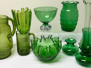 lot 254 image: Lovely Variety of Green Glassware Items