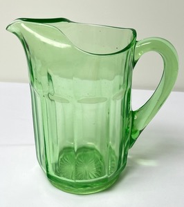 lot 252 image: Lovely Green Depression Pitcher