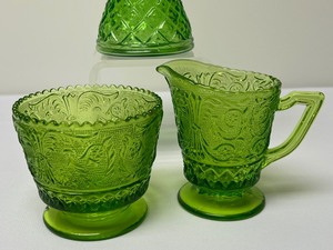 lot 247 image: Vintage Kanawha Glass Green Basket & Green Sandwich Glass CreamSugar Set