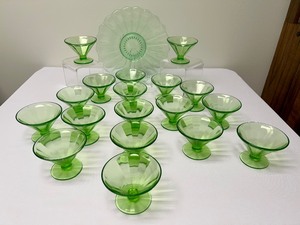 lot 248 image: Beautiful Vintage Federal Glass Sherbet Glasses or Desert Cups and Green Depression Plate