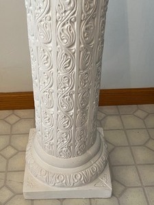 lot 233 image: Decorative Plaster Pedestal
