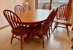 lot 54 image: Beautiful Oak Dining Room Table and 8 Chairs