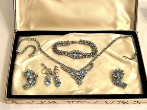 lot 227 image: Vintage Blue Rhinestone Jewelry Set Necklace, Bracelet and Earrings