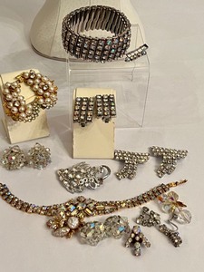 lot 226 image: Variety of Costume Jewelry Pieces