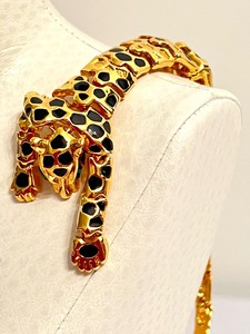 lot 220 image: Vintage Articulated Leopard Shoulder Pin