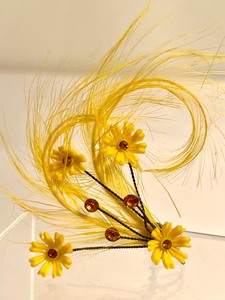 lot 217 image: Amazing Vintage Feather and Rhinestone Screw Back Earrings