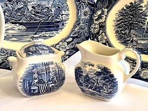 lot 209 image: Vintage Liberty Blue Historic Colonial Scenes Platters, Pitcher and CreamSugar Set