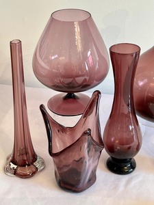 lot 68 image: Beautiful Collection of Decorative Amethyst Glassware