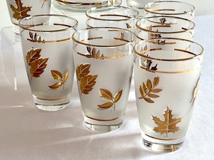 lot 64 image: 1960s Retro Libbey Frosted 22k Leaf Decanter and Tumbler Set