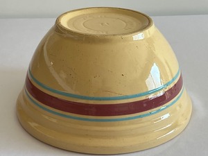 lot 42 image: Vintage Oven Ware Pottery Mixing Bowl