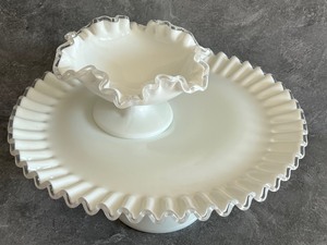 lot 30 image: Lovely Variety of Vintage Silver Crest Milk Glass Items including Pedestal Milk Glass Cake Server