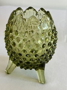 lot 29 image: Beautiful Compilation of Colonial Green Fenton Glassware Items