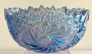 lot 25 image: Vintage L.E. Smith Blue Glass Buzz Star Candy Bowl