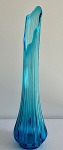 lot 2 image: Mid Century Le Smith Viking Epic Swung Glass Ribbed Floor Vase