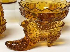 lot 297 image: Four Pieces of Vintage Amber Hobnail Fenton Glassware