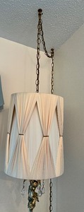 lot 41 image: Vintage Hollywood Regency Hanging Lamp