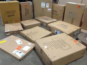 Lot of Mixed and Assorted Mirrors and bathroom items Customer Returns See Pictures