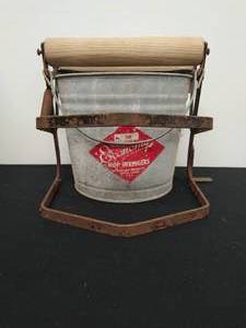 lot 3 image: Vintage Mop Bucket