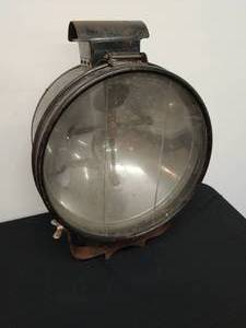 lot 8 image: Tilly Hendon Light