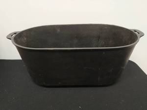 lot 11 image: Iron Tub