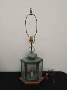 lot 15 image: Table Lamp