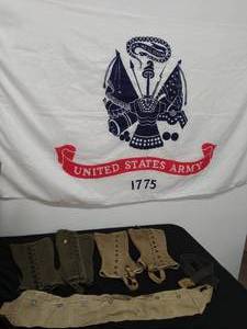 lot 21 image: Collection of Military Items