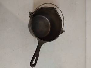lot 34 image: Cast Iron Skillet