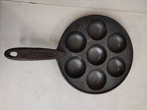 lot 37 image: Cast Iron Aebleskiver Pan
