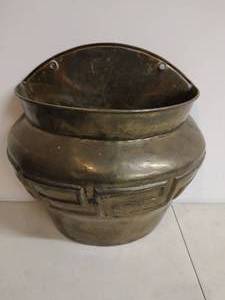 lot 43 image: Hanging Wall Planter