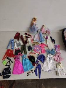 lot 50 image: Vintage Barbie & Build-A-Bear