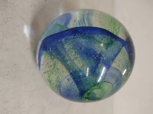 lot 53 image: Large Marble Paperweight