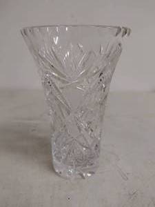lot 81 image: Glass Vase